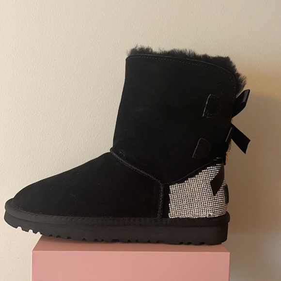 Ugg’s size 8 - Picture 2 of 3